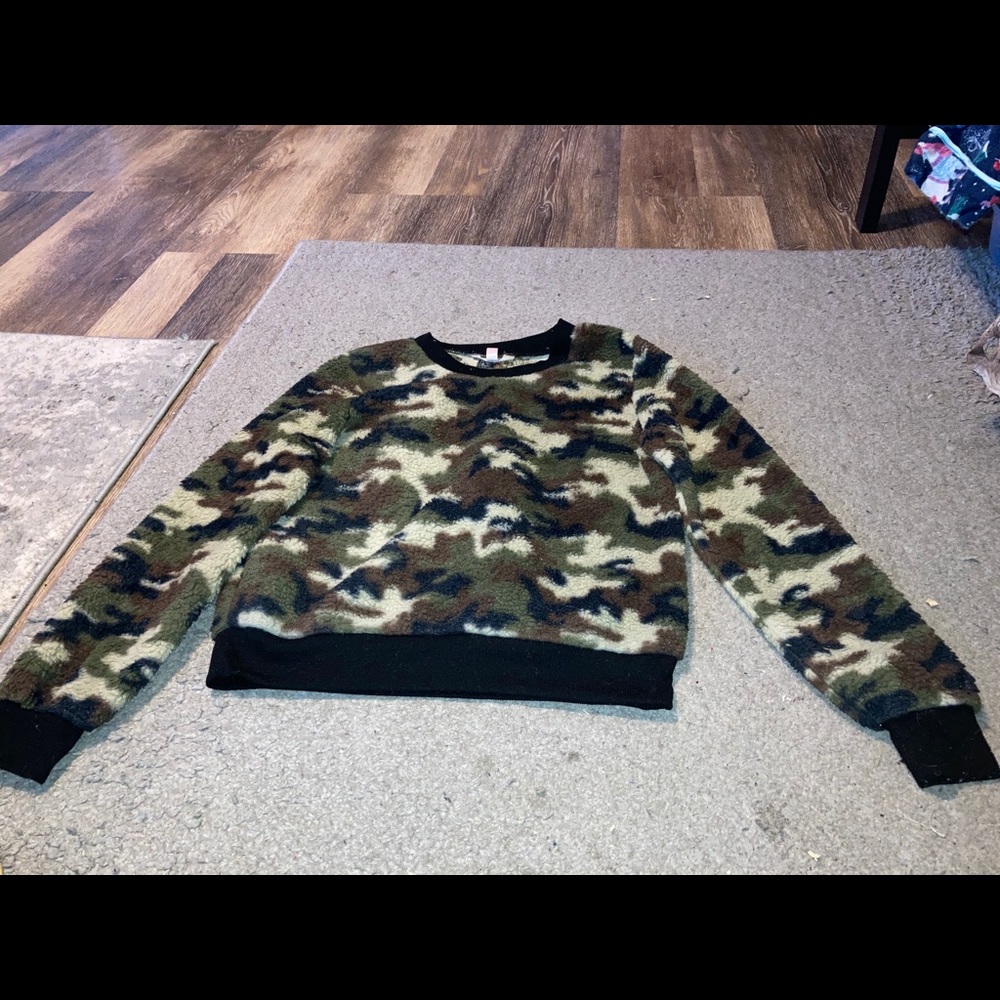 Long sleeve fuzzy camo shirt.